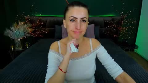 Snapshot of rebecca_diamonds chatting on February 27, 7:23 am rebecca_diamonds online show from February 27, 7:23 am