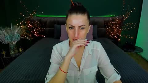 Snapshot of rebecca_diamonds chatting on February 13, 6:52 am rebecca_diamonds online show from February 13, 6:52 am