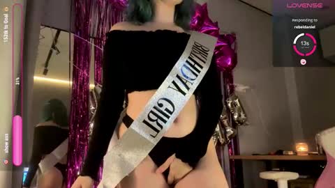 Snapshot of rebeccaniksoon chatting on October 13, 3:42 am Rebecca Nikson online show from October 13, 3:42 am