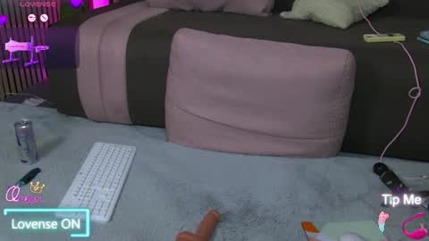 Your favorite couple online show from July 24, 4:38 pm