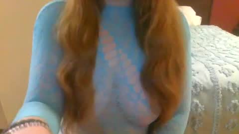 Snapshot of red102211 chatting on October 19, 4:25 am red102211 online show from October 19, 4:25 am