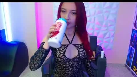 Caroline R online show from February 4, 8:28 pm