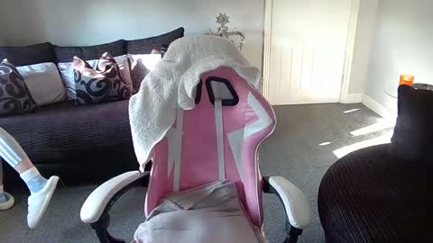 Snapshot of red_firesquirt chatting on January 9, 11:36 am Red -  online show from January 9, 11:36 am