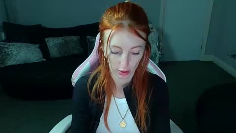 Snapshot of red_firesquirt chatting on December 18, 2:17 pm Red -  online show from December 18, 2:17 pm