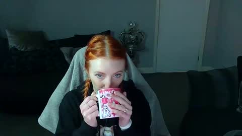 Snapshot of red_firesquirt chatting on February 4, 2:43 pm Red -  online show from February 4, 2:43 pm