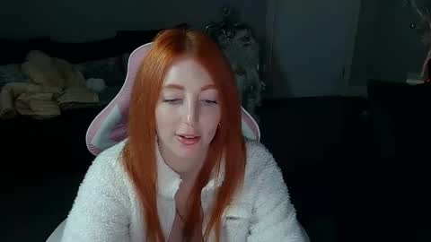 Snapshot of red_firesquirt chatting on December 10, 2:28 pm Red -  online show from December 10, 2:28 pm