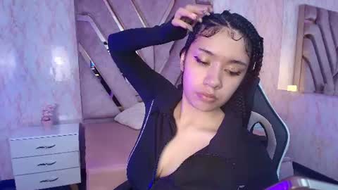 red_pandaa online show from July 18, 4:49 am