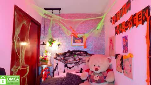 Snapshot of redhotter_ chatting on October 21, 8:24 pm Lili Lopez online show from October 21, 8:24 pm