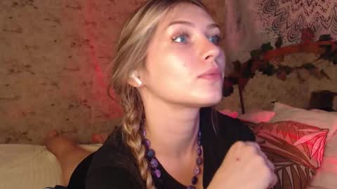 Snapshot of redmoonhead chatting on September 20, 2:59 pm Ana online show from September 20, 2:59 pm