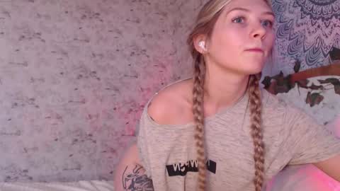 Snapshot of redmoonhead chatting on September 17, 10:13 am Ana online show from September 17, 10:13 am