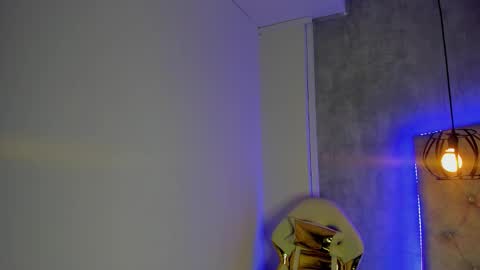   online show from February 21, 11:22 am