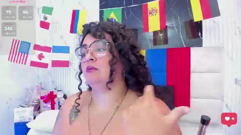 reginavegaa online show from June 30, 11:42 am