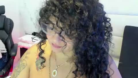 reginavegaa online show from July 29, 8:58 am