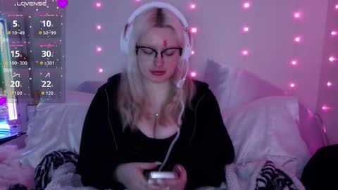 reiannmay online show from March 17, 3:43 am