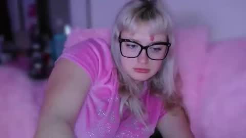 reiannmay online show from November 25, 8:49 am