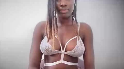 reina77xo online show from February 1, 7:18 am