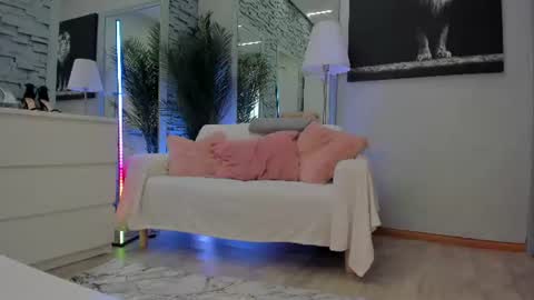 reina cummings online show from July 2, 5:57 am