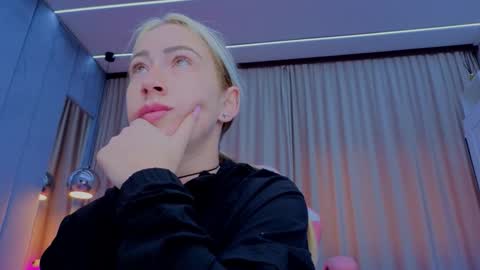 reina cummings online show from November 16, 6:59 am