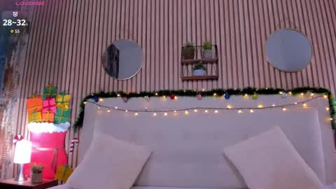 reina_loren online show from December 4, 4:48 am