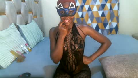 remmyqueen online show from June 15, 8:20 pm