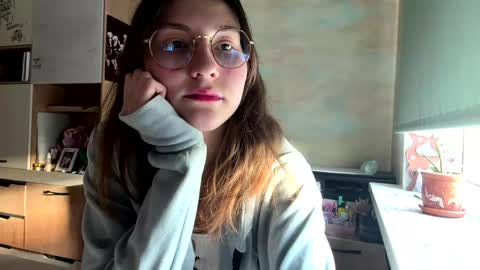 Mia online show from April 29, 2:31 pm