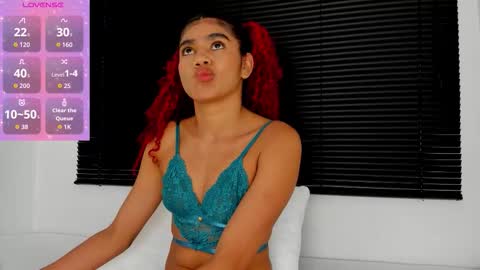 Snapshot of rennatta_sx chatting on October 6, 12:33 pm Renata online show from October 6, 12:33 pm