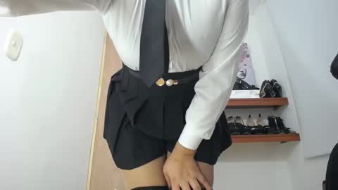 Snapshot of reyledoll chatting on February 10, 10:51 pm Rely online show from February 10, 10:51 pm