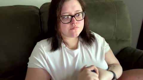 riah_babbie online show from June 11, 12:35 pm