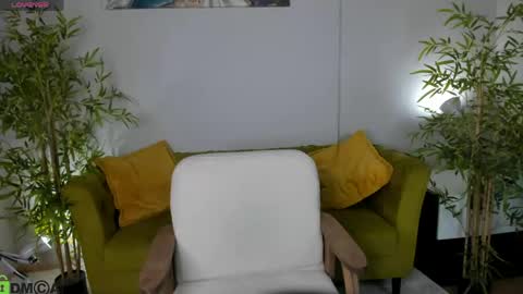 Layla online show from May 14, 9:37 am