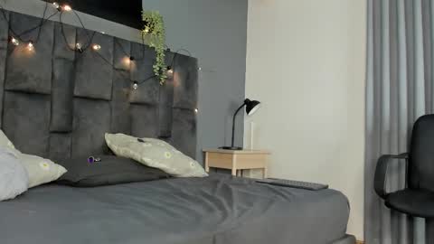 RIRI  online show from November 22, 9:28 pm