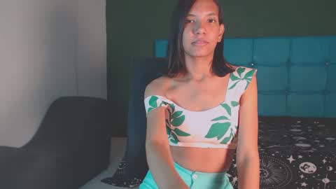 Snapshot of risy_rose chatting on February 5, 7:53 pm risy_rose online show from February 5, 7:53 pm