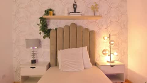 Snapshot of roma_love_ chatting on December 4, 11:41 am online show from December 4, 11:41 am