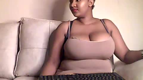 Romina 26 online show from July 28, 7:15 pm