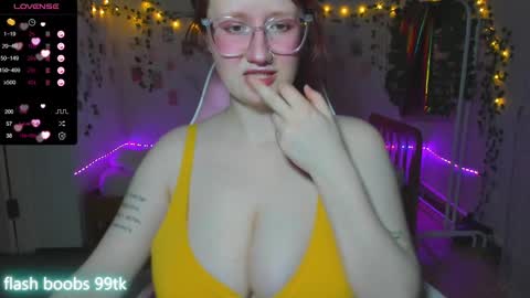 Snapshot of roniya_v chatting on March 5, 6:45 pm Spicy lady Kristy online show from March 5, 6:45 pm