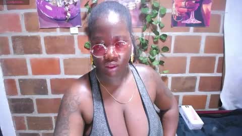 roos_veyker online show from May 2, 7:28 pm