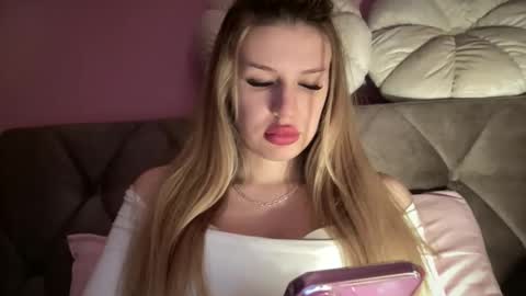 Rosalina online show from October 5, 7:41 pm