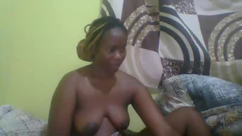 Snapshot of rose_coco chatting on October 19, 2:02 am rose_coco online show from October 19, 2:02 am