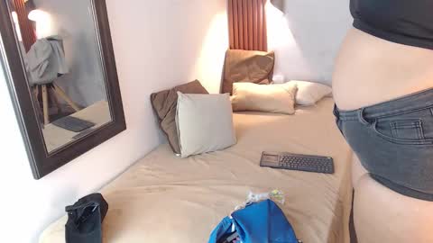 rose_crimson online show from December 16, 12:27 am