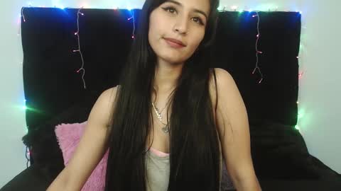 Snapshot of rose_smiley1 chatting on February 24, 2:27 am Rose online show from February 24, 2:27 am