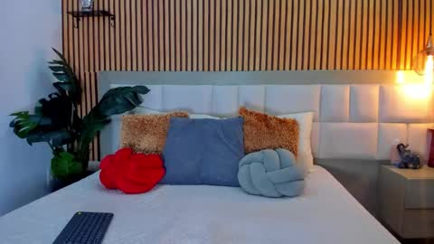 roseaurora online show from January 19, 1:07 pm