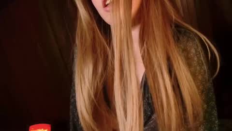 Snapshot of roseberryred chatting on February 25, 8:42 pm Roseberry online show from February 25, 8:42 pm