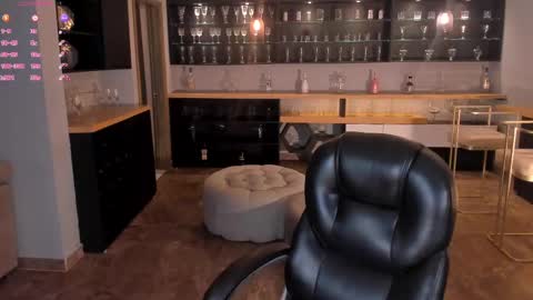 Snapshot of roseferrera chatting on February 19, 7:59 pm Rose online show from February 19, 7:59 pm