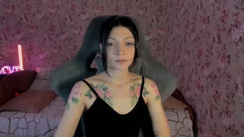 Lola online show from November 13, 4:00 am