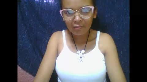 Snapshot of rosia685234 chatting on February 18, 1:55 pm rosia685234 online show from February 18, 1:55 pm
