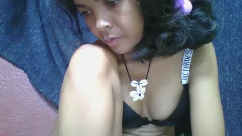 Snapshot of rosia685234 chatting on February 14, 5:57 pm rosia685234 online show from February 14, 5:57 pm