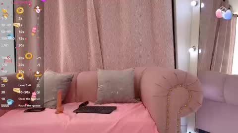 Snapshot of rosieleex_ chatting on March 8, 3:33 pm Rosie online show from March 8, 3:33 pm