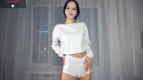 Snapshot of rositabegolli chatting on October 17, 5:10 am Edwina online show from October 17, 5:10 am