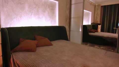 rosy_black_ online show from February 2, 3:28 pm