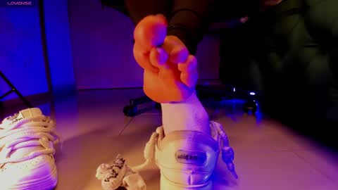 rosyejones online show from November 23, 4:15 am