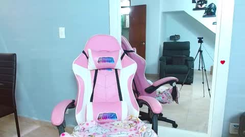 Snapshot of rousebonnett chatting on February 12, 3:28 pm ROUSE  online show from February 12, 3:28 pm